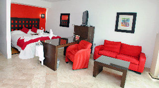 Hotel Ramada Aeropuerto 5*